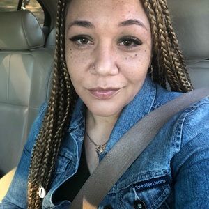 Meet your Posher, Cynthia